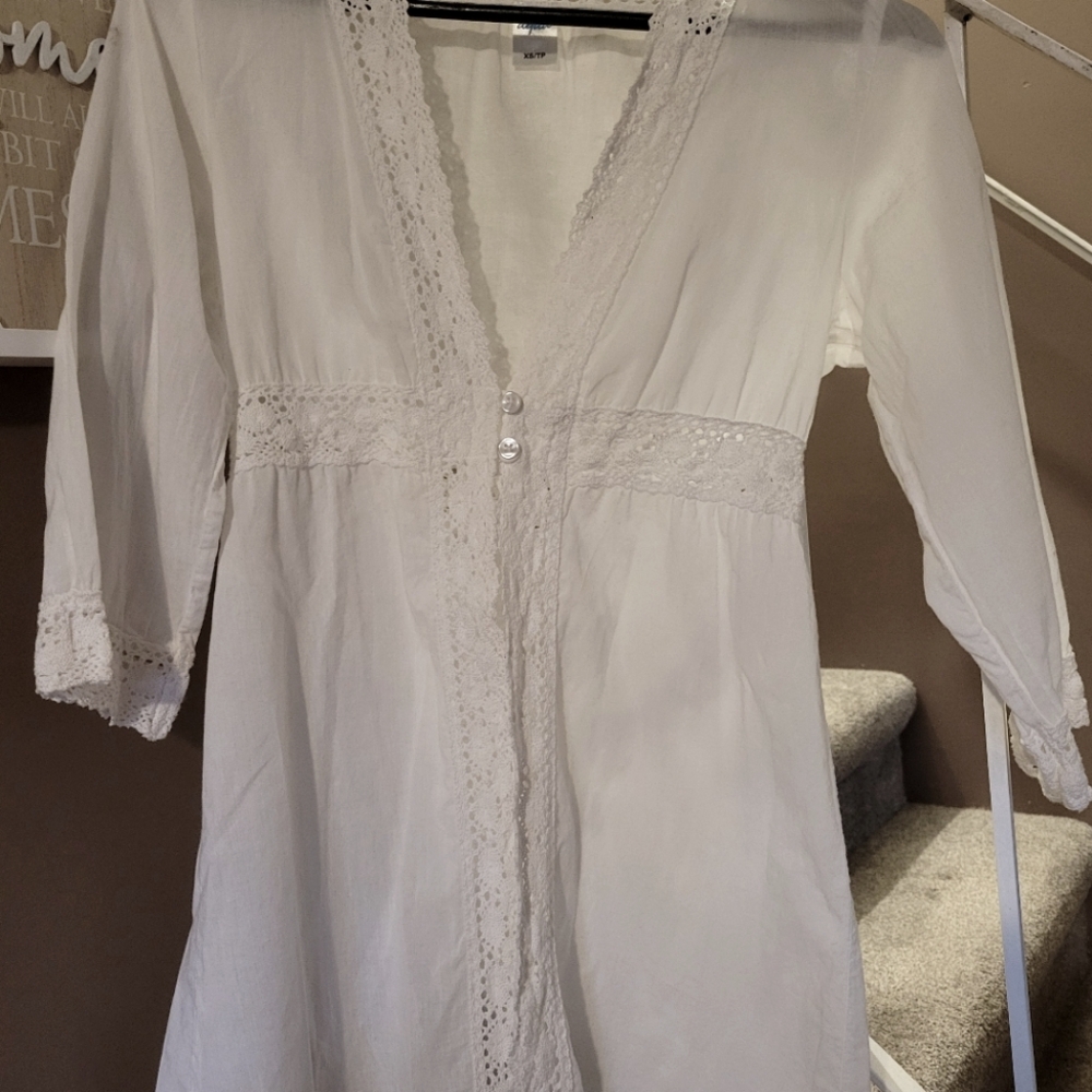 La Vie En Rose White Lace Trim Blouse